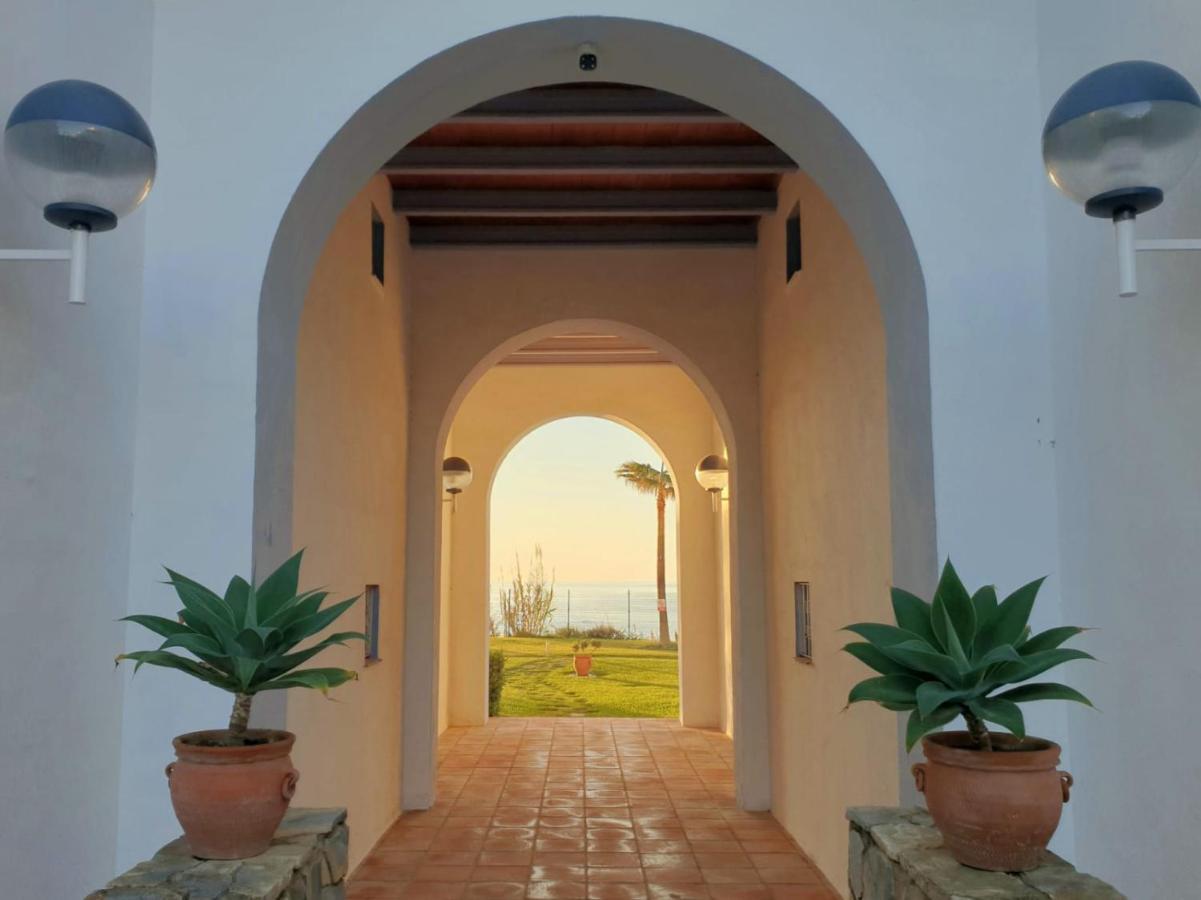 Casitamar Frontline Beach House Rental Casares Costa Near Estepona Bahia de Casares المظهر الخارجي الصورة